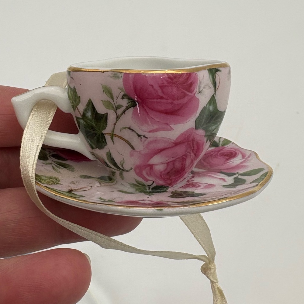 Set of 4 Floral Mini Teacup Ornaments - Pink Roses on Colorful Backgrounds - Picture 9 of 12